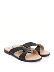 GÖNDERİ® Klapki w kolorze czarnym rozmiar: 41. Czarne klapki damskie bez wzorów, z otwartym noskiem, bez obcasa, bez zapięcia. Za 399.45 zł.