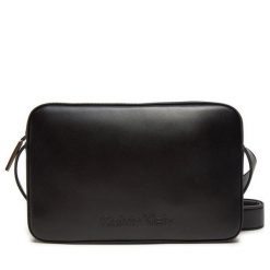 Torebka Calvin Klein. Czarne listonoszki damskie Calvin Klein, bez wzorów, bez dodatków. Za 259.99 zł.