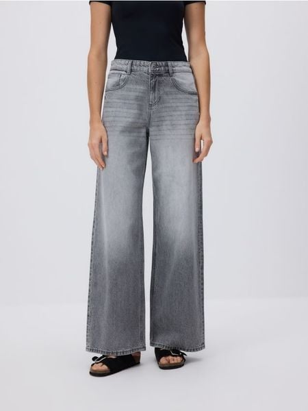 Jeansy baggy fit - jasnoszary. Szare jeansy damskie Reserved. Za 139.99 zł.