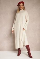 Biała Pudełkowa Sukienka Sweterkowa z Wiskozą i Golfem Rinnine. Białe sukienki damskie Renee, bez wzorów, z wiskozy, eleganckie, bez ramiączek. W wyprzedaży za 87.99 zł.