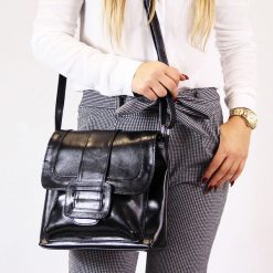 Torebka skórzana damska listonoszka DAN-A T30 czarna. Czarne shopper bag DAN-A, bez wzorów, ze skóry, bez dodatków. Za 349.99 zł.