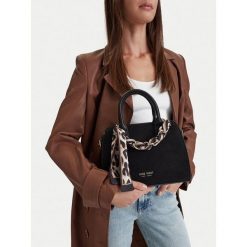 Torebka Nine West. Czarne kuferki damskie Nine West, bez wzorów, bez dodatków. Za 249.99 zł.