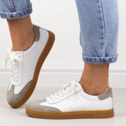 Białe skórzane półbuty damskie Filippo Dp6128/26. Białe półbuty damskie Filippo, na jesień, bez wzorów, ze skóry, bez obcasa, bez zapięcia. Za 219.00 zł.