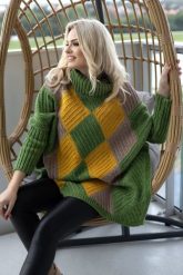 Kolorowy sweter jak ponczo z golfem wzór w romby zielony. Zielone golfy damskie PeeKaBoo, uniwersalny, bez kołnierzyka. Za 329.00 zł.