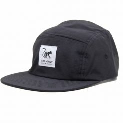 Regulowana czapka z daszkiem typu strapback – wodoodporna (czarna). Czarne czapki z daszkiem damskie SURF MONKEY, bez wzorów. Za 179.95 zł.