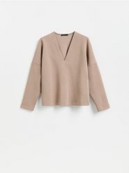 Bluza z dekoltem V - brązowy. Brązowe bluzy damskie Reserved, l, bez wzorów, z bawełny, bez kaptura. Za 89.99 zł.