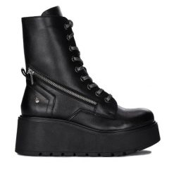 Botki Maciejka. Czarne botki damskie Maciejka, bez obcasa, na koturnie, bez zapięcia. Za 559.99 zł.