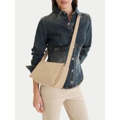 Torebka JENNY. Brązowe listonoszki damskie Jenny, bez wzorów, bez dodatków. Za 129.99 zł.