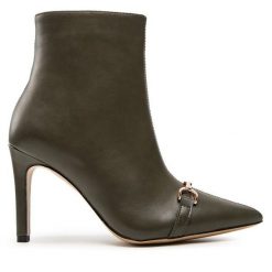 Botki DeeZee. Zielone botki damskie DeeZee, bez obcasa, na szpilce, bez zapięcia. Za 189.99 zł.