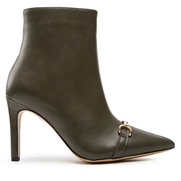 Botki DeeZee. Zielone botki damskie DeeZee, bez obcasa, na szpilce, bez zapięcia. Za 129.99 zł.