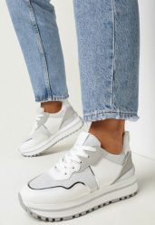 Białe Sneakersy Przed Kostkę z Grubą Podeszwą i Metalicznymi Zdobieniami Azaya. Białe obuwie sportowe damskie Born2be, przed kostkę, bez zapięcia. Za 44.99 zł.