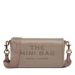 Torebka Marc Jacobs. Czerwone listonoszki damskie Marc Jacobs, bez wzorów, bez dodatków. Za 799.99 zł.