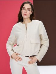 Lekka kurtka bomber z domieszką wiskozy i lnu - kremowy. Białe kurtki damskie Sinsay, l, bez wzorów, z wiskozy, bez kaptura. Za 69.99 zł.