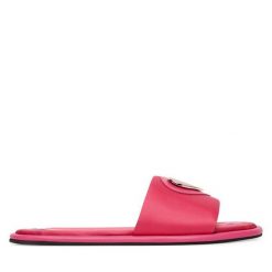 Klapki LOVE MOSCHINO. Czerwone klapki damskie Love Moschino, bez wzorów, bez obcasa, bez zapięcia. Za 819.99 zł.