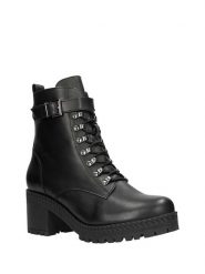 Wojas Skórzane botki w kolorze czarnym rozmiar: 36. Czarne botki damskie Wojas, ze skóry, eleganckie, bez obcasa, bez zapięcia. Za 383.80 zł.