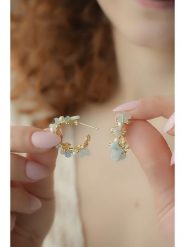 Pierres delicates Pozłacane kolczyki-półkreole z opalami rozmiar: onesize. Niebieskie kolczyki damskie Pierres delicates, z opalem, pozłacane. Za 48.95 zł.