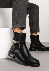Czarne Botki w Stylu Sztybletów Zdobione Paskiem z Metalową Aplikacją Riavessa. Czarne botki damskie Renee, eleganckie, bez obcasa, na obcasie, bez zapięcia. Za 129.99 zł.