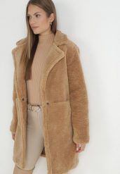 Ciemnobeżowy Płaszcz Futrzany Teddy Notasos. Brązowe płaszcze damskie Born2be, na zimę, uniwersalny, bez wzorów, z futra, bez kaptura. Za 79.99 zł.