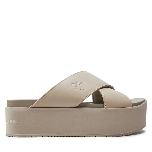 Klapki Calvin Klein Jeans. Brązowe klapki damskie Calvin Klein Jeans, bez wzorów, z jeansu, bez obcasa, bez zapięcia. Za 259.99 zł.