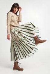 Sweter damski wełniany Verusca MAX MARA LEISURE. Swetry klasyczne damskie Max Mara Leisure, s, z wełny, bez kołnierzyka. W wyprzedaży za 896.92 zł.