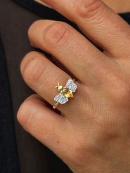 DIA DIAMONDS Pozłacany pierścionek z diamentami rozmiar: 52. Żółte pierścionki damskie DIA DIAMONDS, z diamentem, pozłacane. Za 355.78 zł.
