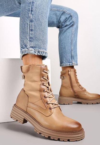 Beżowe Botki Workery z Dodatkowym Sznurowaniem Issatta. Brązowe botki damskie Born2be, z jeansu, klasyczne, bez obcasa, na płaskiej podeszwie, bez zapięcia. Za 89.99 zł.