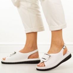 Białe skórzane sandały damskie T.Sokolski 475. Białe sandały damskie Sokolski, z aplikacjami, z jeansu, bez obcasa, na platformie, bez zapięcia. Za 219.00 zł.