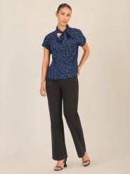 APART Bluzka w kolorze granatowym rozmiar: 38. Niebieskie bluzki damskie Apart, bez wzorów, bez kołnierzyka, bez ramiączek. Za 234.95 zł.