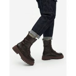 Trzewiki G-Star. Brązowe botki damskie G-Star, retro, bez obcasa, na płaskiej podeszwie, bez zapięcia. Za 479.99 zł.