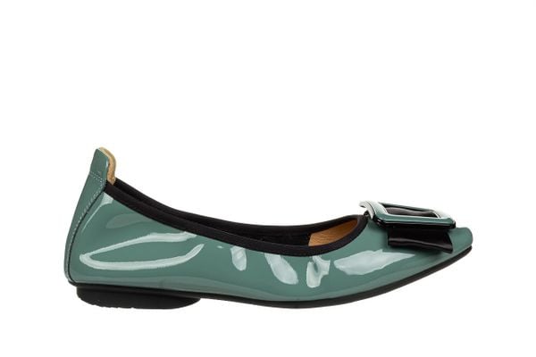 Półbuty Loretta Vitale E40303B Blue 514257, Zielony, Skóra lakierowana - 36. Zielone półbuty damskie Loretta Vitale, bez wzorów, z lakierowanej skóry, bez obcasa, bez zapięcia. W wyprzedaży za 242.10 zł.