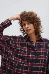 Koszula typu oversize w kratę GRANATOWO BORDOWĄ - RENO -M/L. Czerwone koszule damskie Marsala, l, bez wzorów, z poliesteru, klasyczne, bez kołnierzyka, bez ramiączek. Za 329.90 zł.