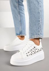 Białe Sneakersy na Grubej Podeszwie z Ozdobnymi Aplikacjami Marivelle. Białe obuwie sportowe damskie Born2be, z jeansu, bez zapięcia. Za 89.99 zł.