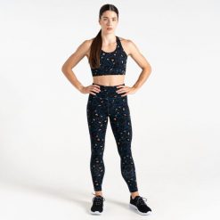 Legginsy sportowe damskie Influential. Zielone legginsy sportowe damskie Dare 2b, bez wzorów, na fitness i siłownię. W wyprzedaży za 140.05 zł.