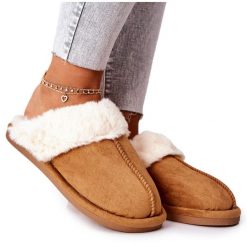 Damskie Papcie Klapki z Futerkiem Camel Pinky brązowe. Brązowe klapki damskie bez wzorów, bez obcasa, bez zapięcia. Za 118.34 zł.