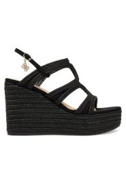 Guess Sandały FLJERS FAB04 Czarny. Czarne sandały damskie Guess, z aplikacjami, z materiału, bez obcasa, na koturnie, bez zapięcia. Za 679.99 zł.