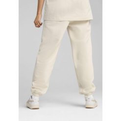Spodnie dresowe unisex Essentials Elevated PUMA Alpine Snow White. Białe spodnie dresowe damskie Puma, m, bez wzorów, z dresówki. W wyprzedaży za 179.00 zł.