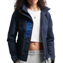 Damska kurtka wodoodporna Superdry Ultimate Windcheater. Niebieskie kurtki damskie Superdry, bez wzorów, bez kaptura. Za 497.95 zł.