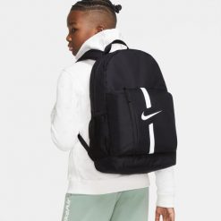 Plecak sportowo-turystyczny Nike Academy Team Backpack pojemność 22 L. Czarne plecaki Nike, bez wzorów. Za 99.99 zł.