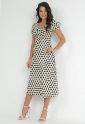 Beżowa Sukienka Taliowana z Marszczeniem w Geometryczny Wzór Garnette. Brązowe sukienki damskie Born2be, bez wzorów, eleganckie, bez ramiączek. Za 179.99 zł.