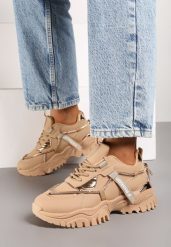 Ciemnobeżowe Sznurowane Sneakersy na Grubej Tłoczonej Podeszwie z Cyrkoniami i Napisem Zinaeth. Brązowe obuwie sportowe damskie Born2be, z jeansu, bez zapięcia. Za 109.99 zł.
