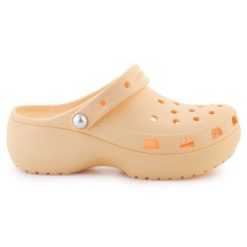 Klapki Crocs Classic Platform Pearl Clog 211231-78Z pomarańczowe. Brązowe klapki damskie bez wzorów, bez obcasa, bez zapięcia. Za 367.32 zł.