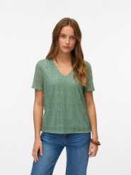 Vero Moda Bluzka w kolorze zielonym rozmiar: M. Zielone bluzki damskie Vero Moda, m, bez wzorów, bez kołnierzyka, bez ramiączek. Za 69.99 zł.