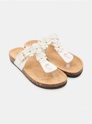 Japonki z aplikacją kwiatową - biały. Białe klapki damskie Sinsay, z aplikacjami, bez obcasa, bez zapięcia. Za 49.99 zł.