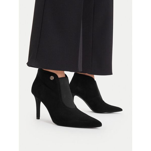 Botki MEXX. Czarne botki damskie Mexx, bez obcasa, na szpilce, bez zapięcia. Za 399.99 zł.