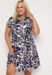 Granatowo-Biała Rozkloszowana Sukienka z Koszulową Górą i Materiałowym Paskiem w Talii Giefia. Niebieskie sukienki damskie Born2be, bez wzorów, z materiału, eleganckie, bez ramiączek. Za 44.99 zł.