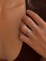 Les Petites Précieuses Srebrny pierścionek z diamentem rozmiar: 58. Szare pierścionki damskie Les Petites Précieuses, z diamentem, srebrne. Za 175.67 zł.