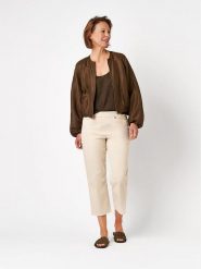 Relaxed by TONI Spodnie w kolorze kremowym rozmiar: 46. Brązowe spodnie materiałowe damskie Relaxed by TONI, bez wzorów, z materiału. Za 149.95 zł.