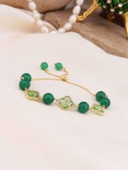 Pierres de Jade Pozłacana bransoletka z kryształami i cyrkoniami rozmiar: onesize. Zielone bransoletki damskie Pierres de Jade, pozłacane. Za 39.99 zł.