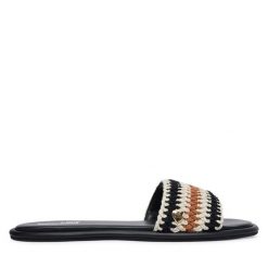 Klapki LOVE MOSCHINO. Klapki damskie Love Moschino, bez wzorów, bez obcasa, bez zapięcia. Za 809.99 zł.