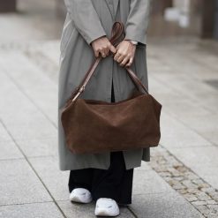 Worek na ramię Solier FL42 Lora cappucino. Shopper bag Solier, z materiału, na ramię, zamszowe, bez dodatków. Za 379.00 zł.